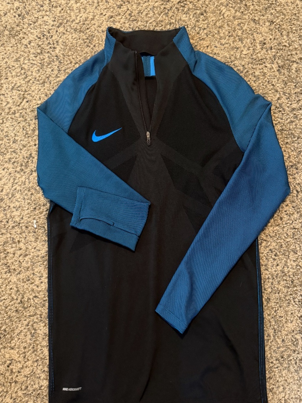 Nike Aerosport QuarterZip